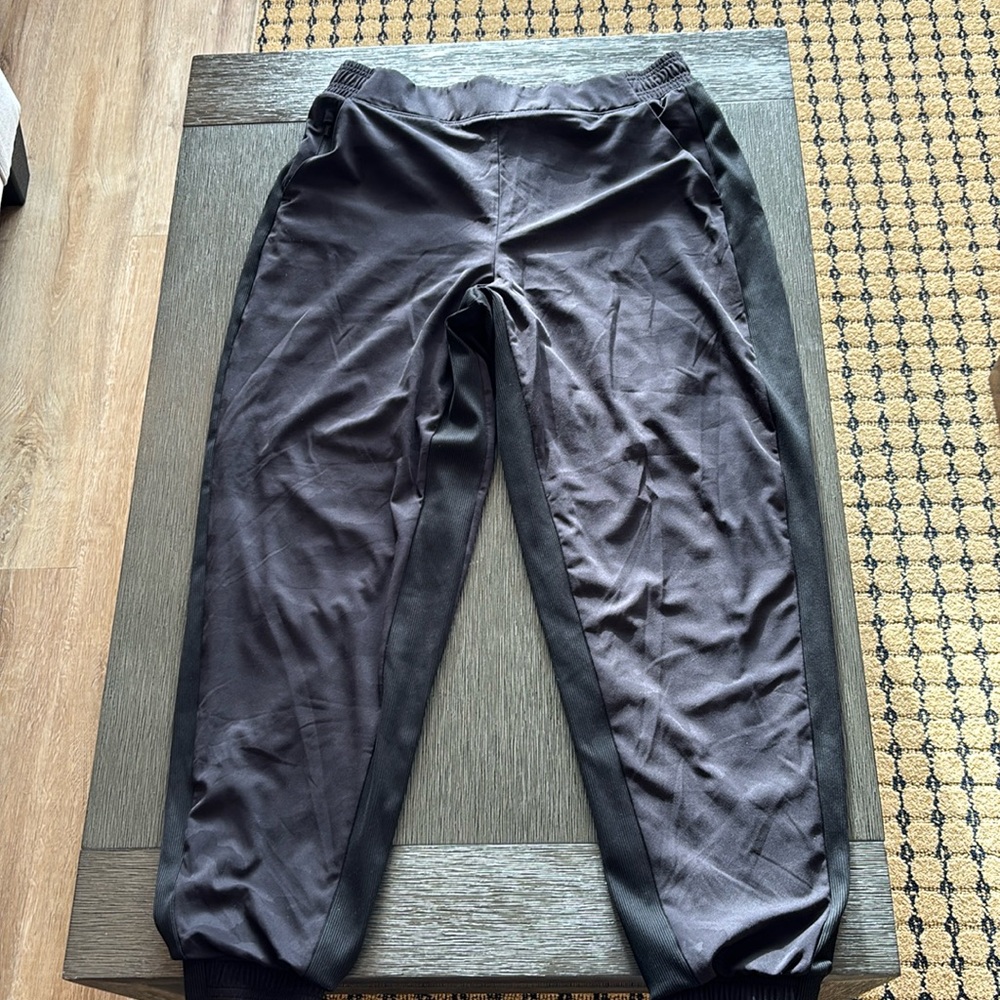 Athleta Brooklyn Camo  Lined Pant Size 10 EUC